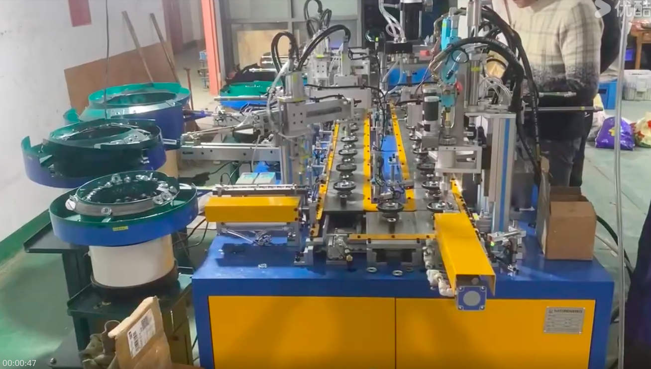 全自动家具轮组装，办公椅轮组装。大班椅轮组装。万向轮组装。塑料脚轮组装